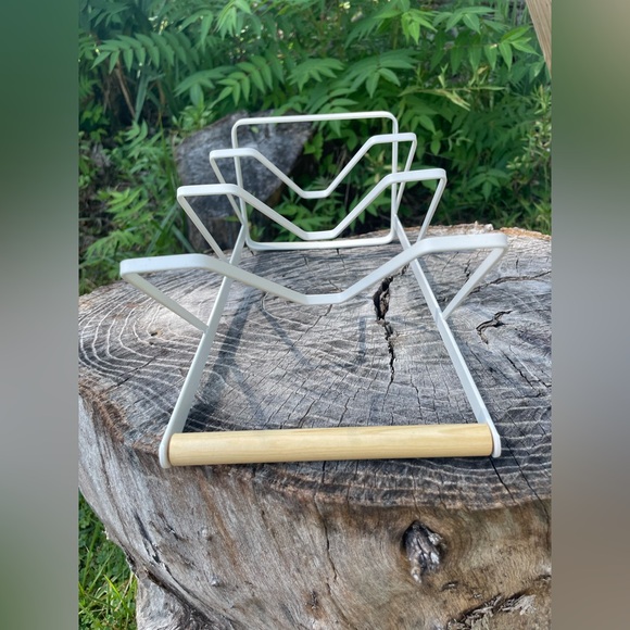 White Metal Rack - Picture 2 of 9